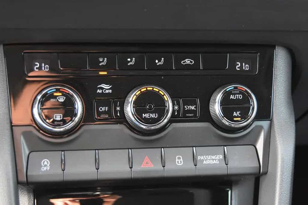 Skoda Karoq Ambition 1,0 TSI LED/Klimaa./AHK/Varioflex 04/2019-photo-15