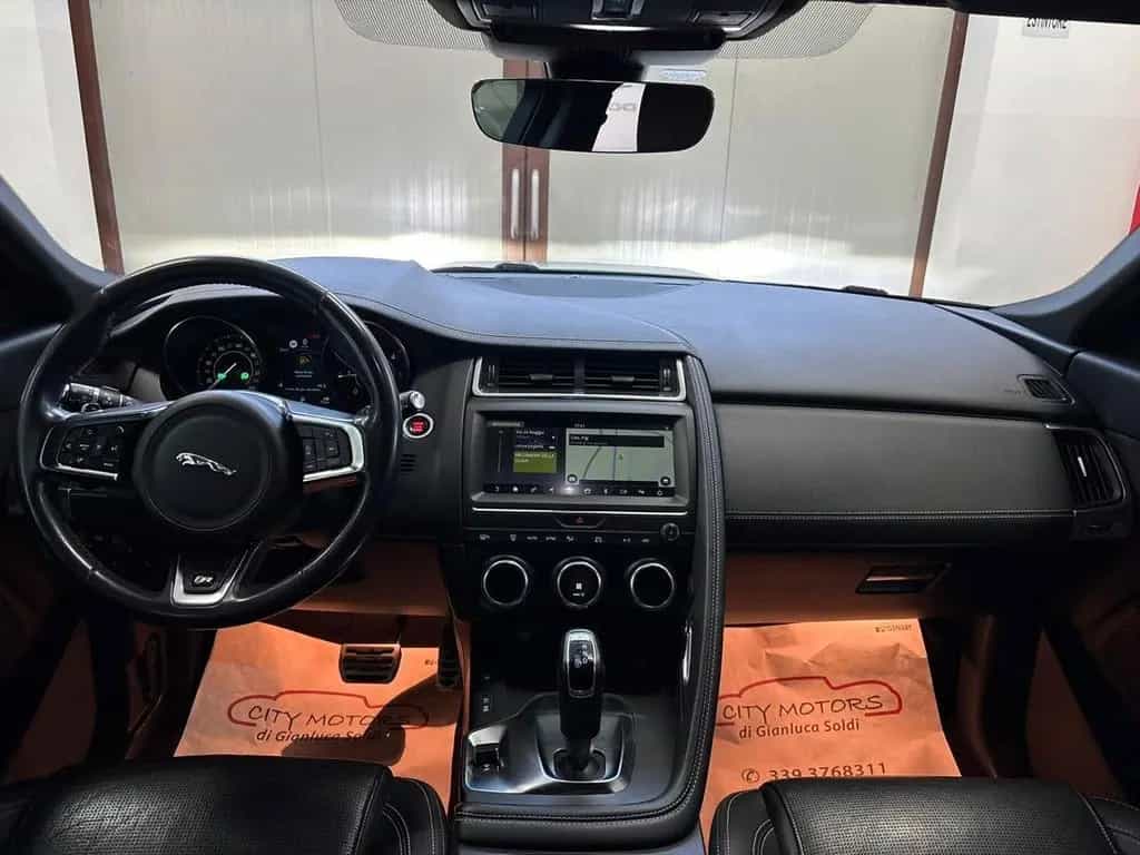 Jaguar E-Pace 2.0D 150 CV AWD aut. R-Dynamic S 03/2019-photo-11