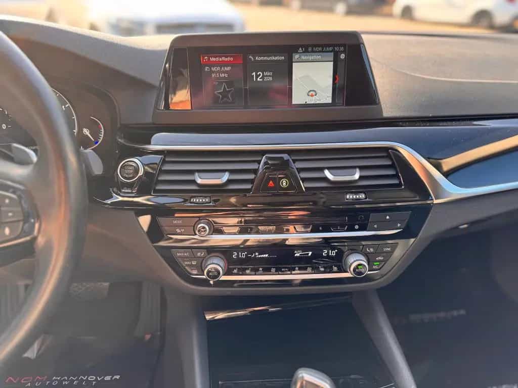 BMW 5 Series 520d xDrive Sport Line STHZ/SITZBELÜF./MASSAGE/R 10/2017-photo-12