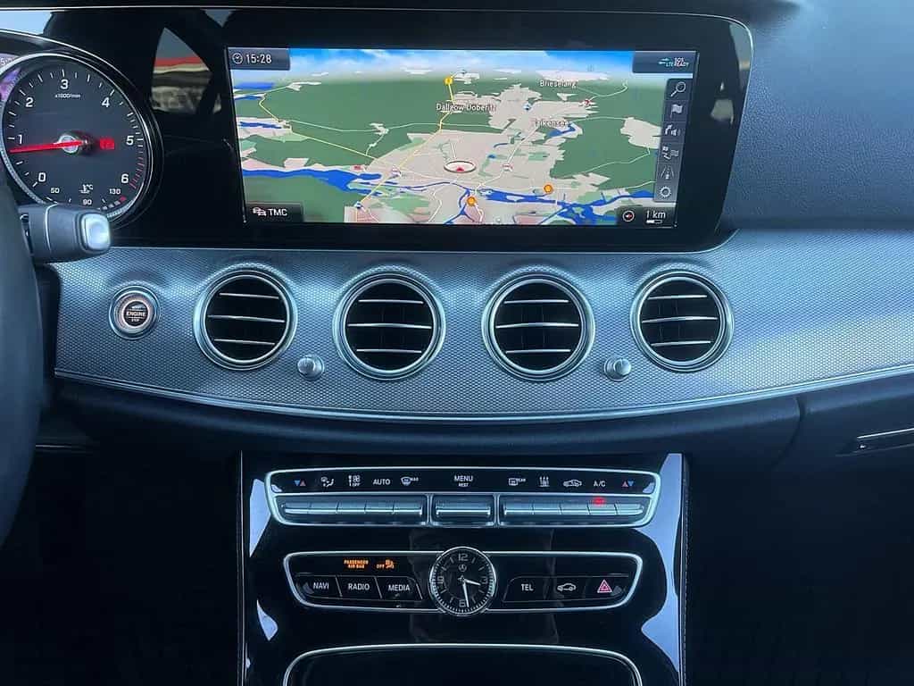 Mercedes-Benz E 300 d T 9G-tronic AMG Line LED NAV SHZ RFK STHZ 08/2019-photo-15