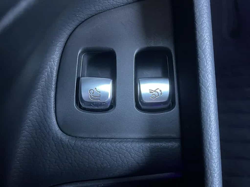 Mercedes-Benz E 300 d T 9G-tronic AMG Line LED NAV SHZ RFK STHZ 08/2019-photo-18