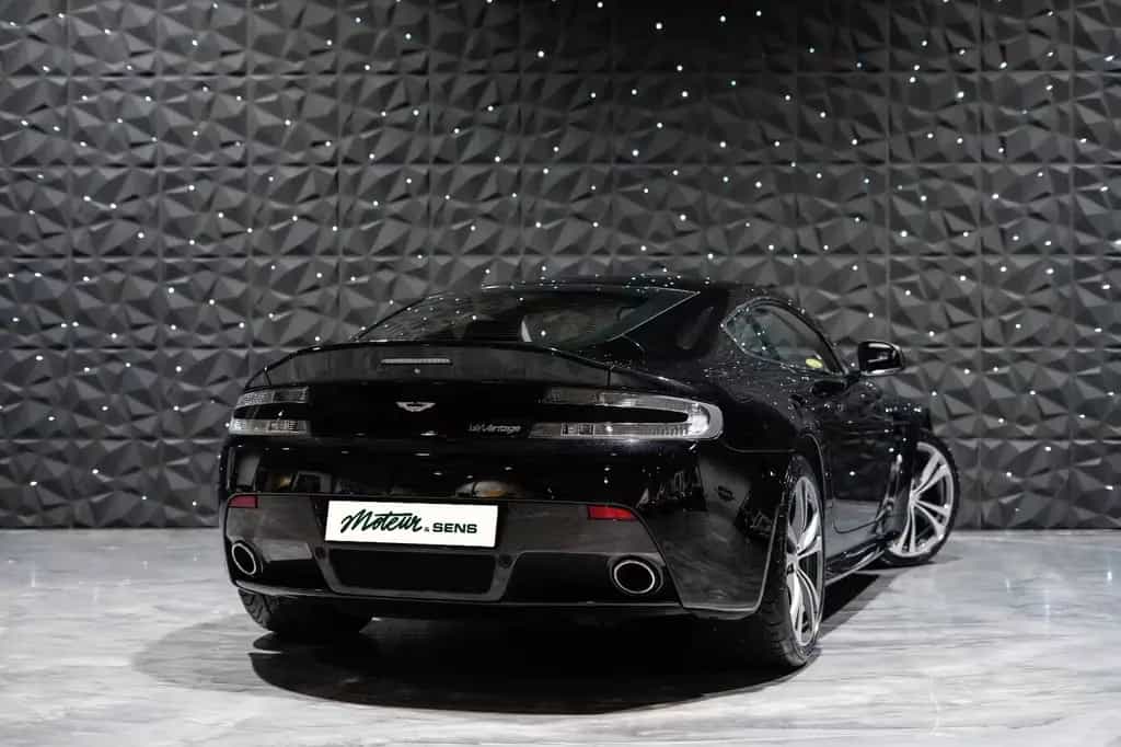 Aston Martin V12 Vantage - Manual - Full Service History 11/2009-photo-1