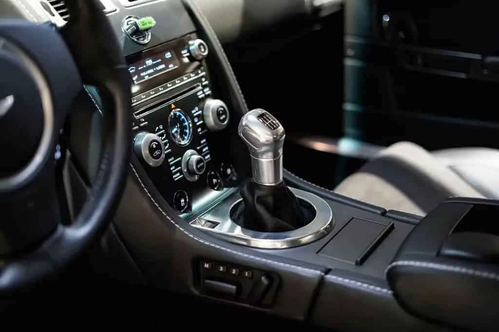 Aston Martin V12 Vantage - Manual - Full Service History 11/2009-photo-10