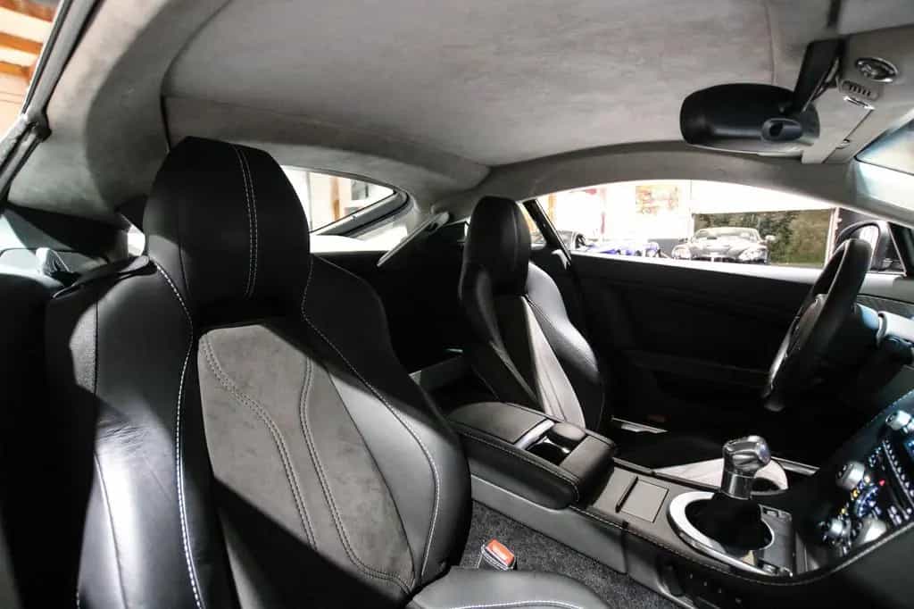 Aston Martin V12 Vantage - Manual - Full Service History 11/2009-photo-13
