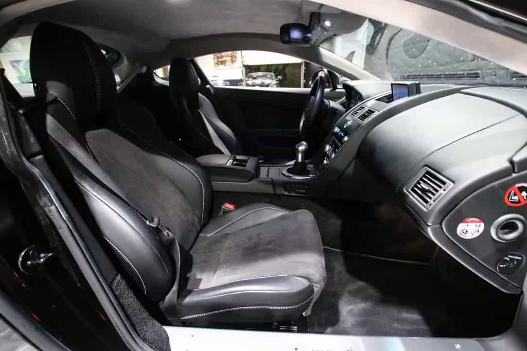 Aston Martin V12 Vantage - Manual - Full Service History 11/2009-photo-14