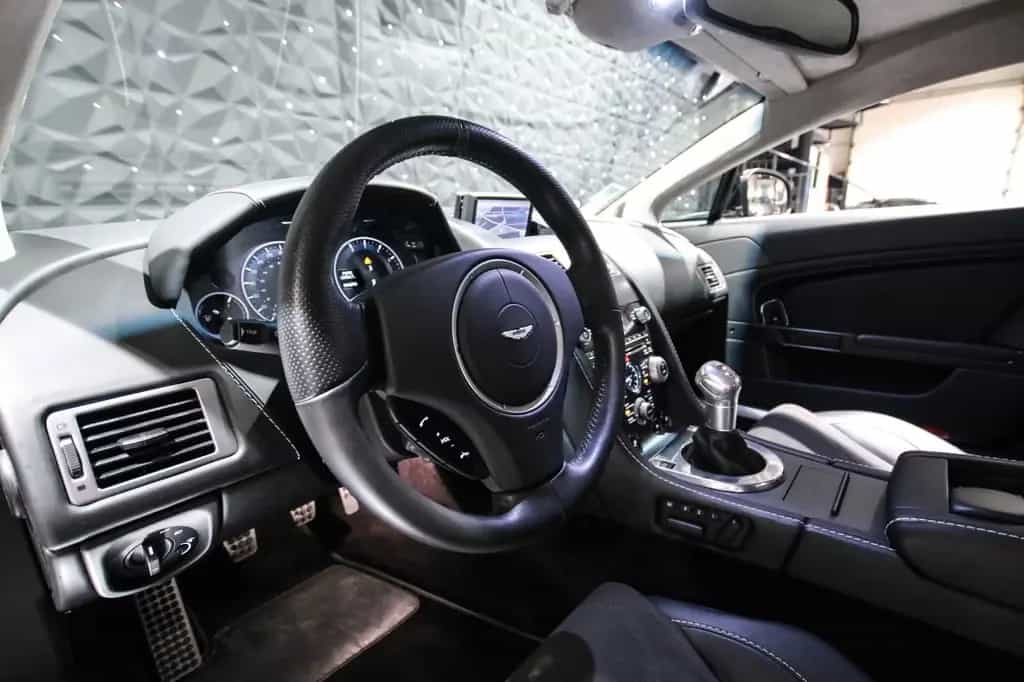 Aston Martin V12 Vantage - Manual - Full Service History 11/2009-photo-15