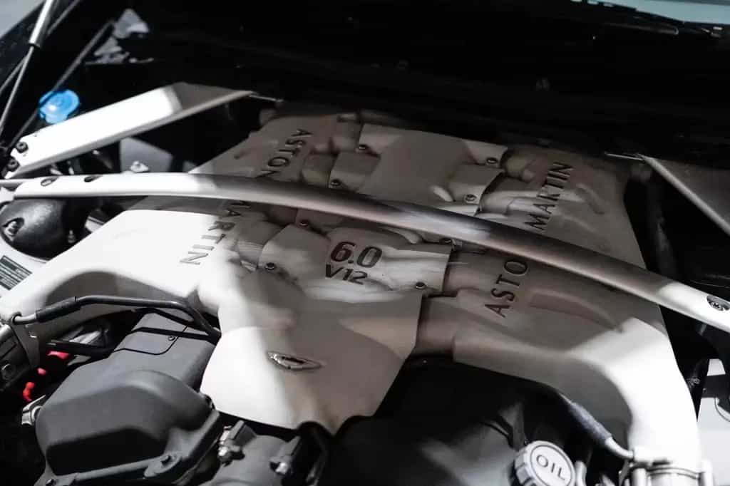 Aston Martin V12 Vantage - Manual - Full Service History 11/2009-photo-17