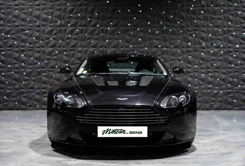 Aston Martin V12 Vantage - Manual - Full Service History 11/2009-photo-2