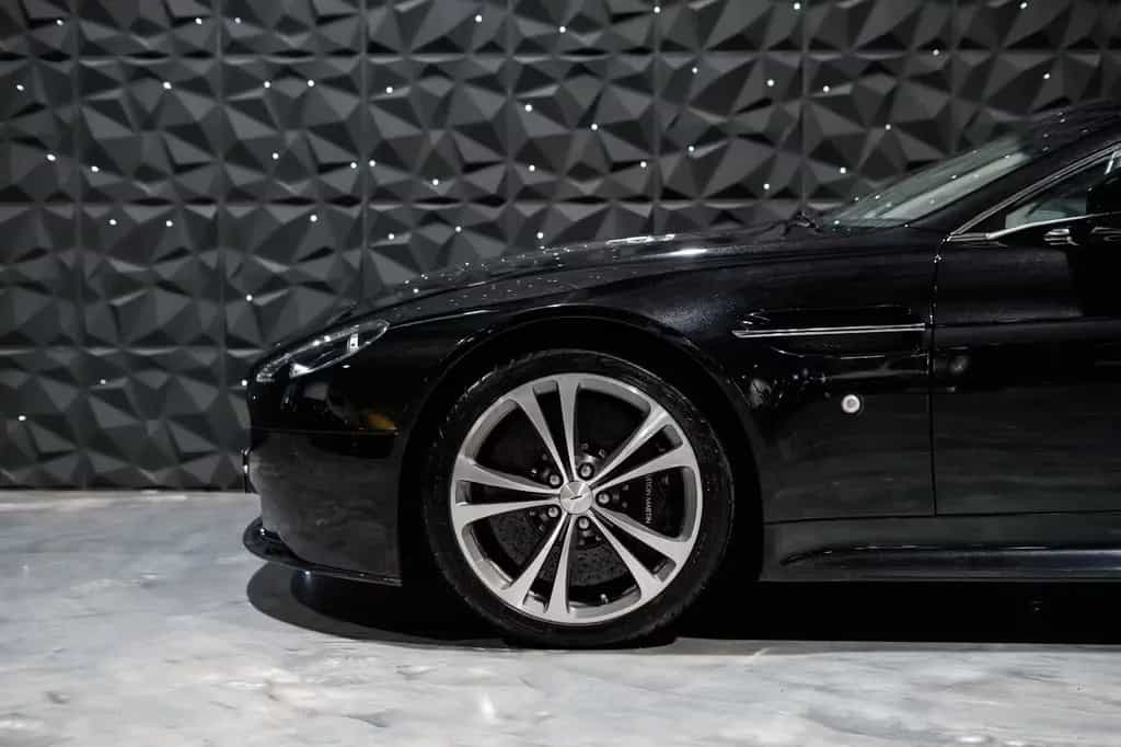 Aston Martin V12 Vantage - Manual - Full Service History 11/2009-photo-21