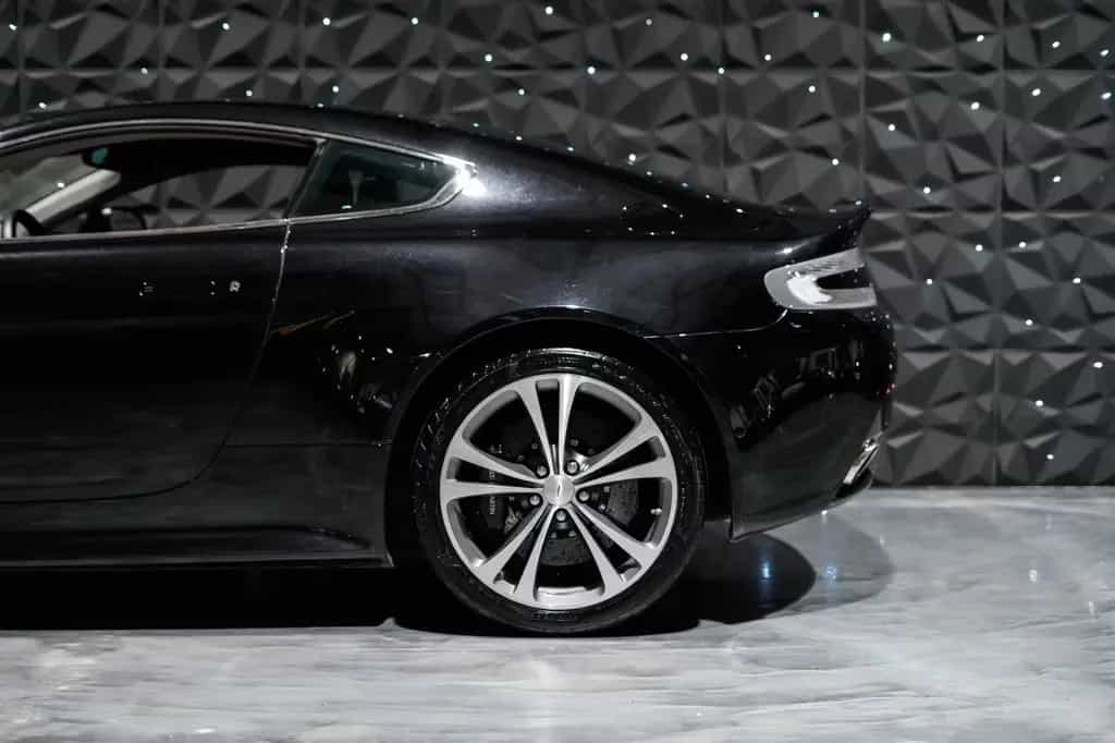 Aston Martin V12 Vantage - Manual - Full Service History 11/2009-photo-22