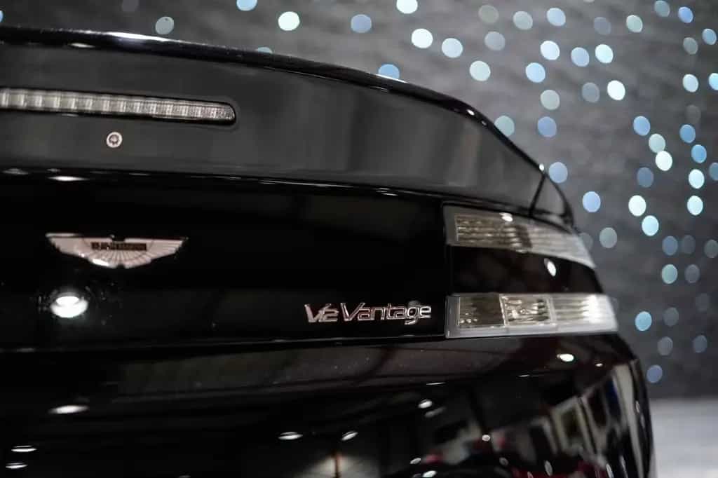 Aston Martin V12 Vantage - Manual - Full Service History 11/2009-photo-24