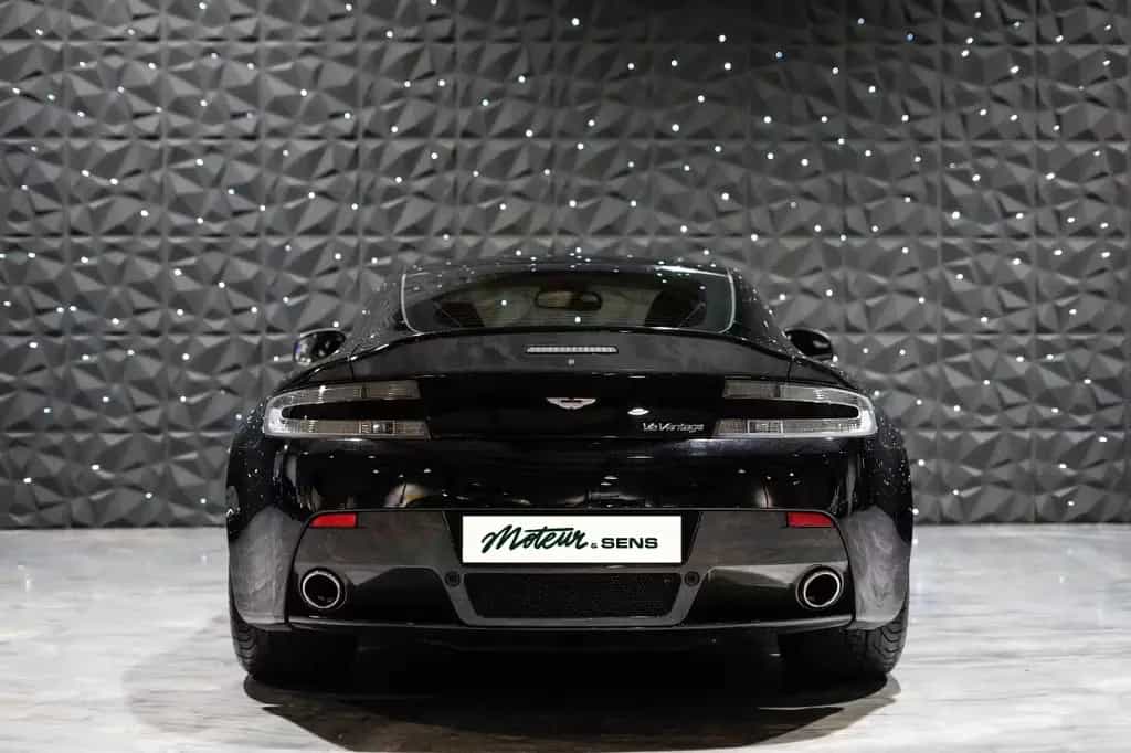 Aston Martin V12 Vantage - Manual - Full Service History 11/2009-photo-3