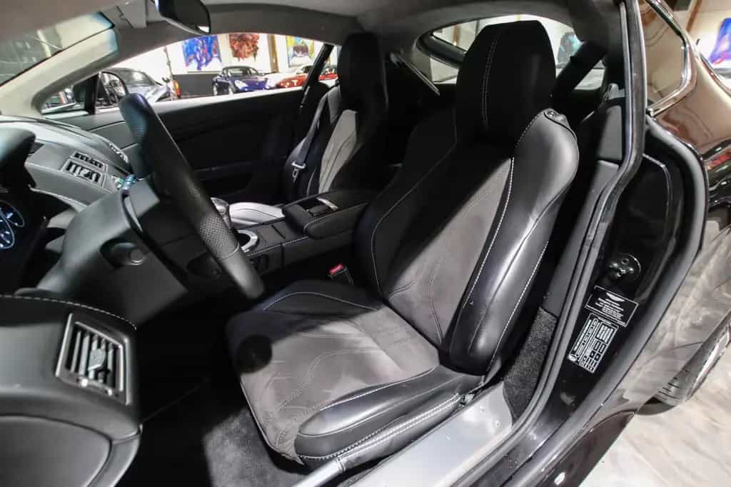 Aston Martin V12 Vantage - Manual - Full Service History 11/2009-photo-4