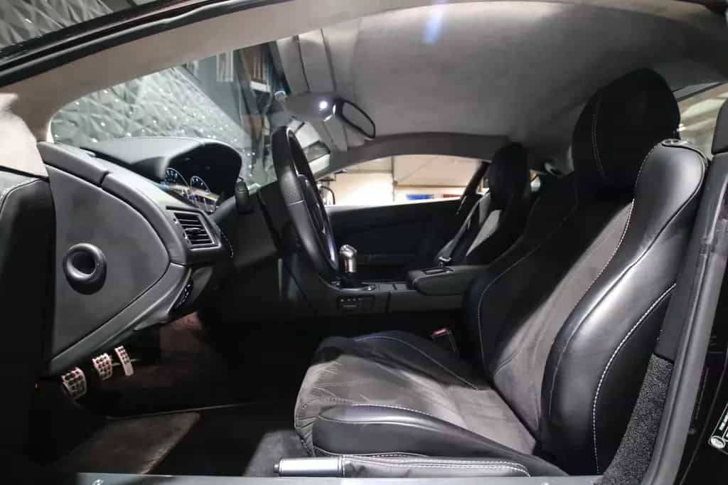 Aston Martin V12 Vantage - Manual - Full Service History 11/2009-photo-5