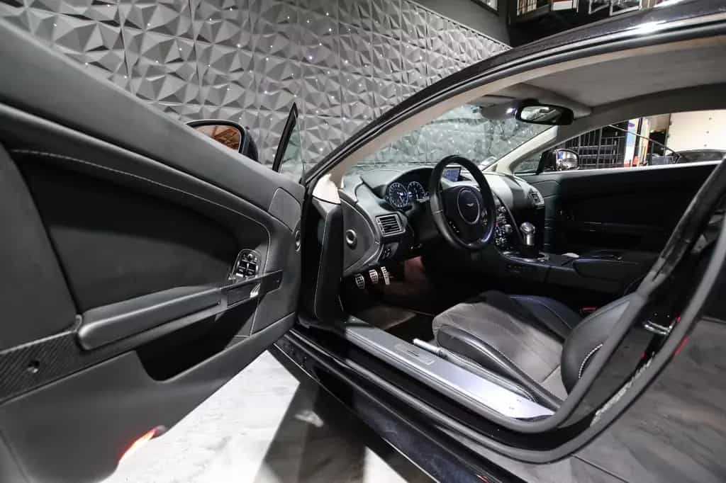 Aston Martin V12 Vantage - Manual - Full Service History 11/2009-photo-6