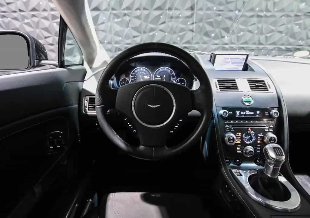 Aston Martin V12 Vantage - Manual - Full Service History 11/2009-photo-7