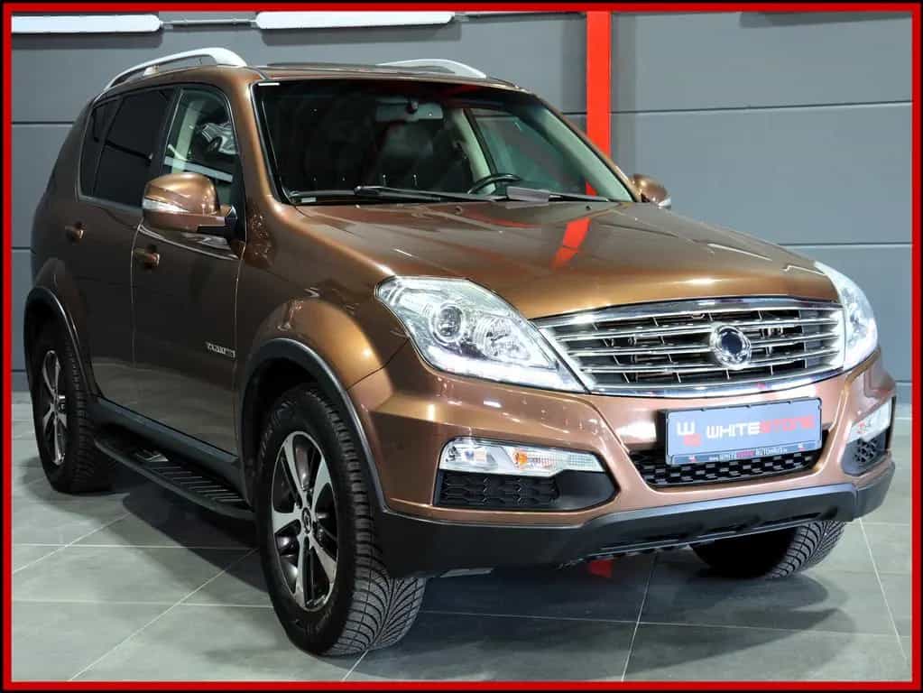 Ssangyong REXTON W Sapphire 4x4 Aut / GARANTIE / AHK 2,6 09/2015-photo-3