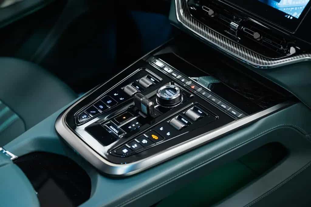 Aston Martin DBX 4.0 V8 DBX707 25MY Full Options Bowers & Wilkins 08/2024-photo-18