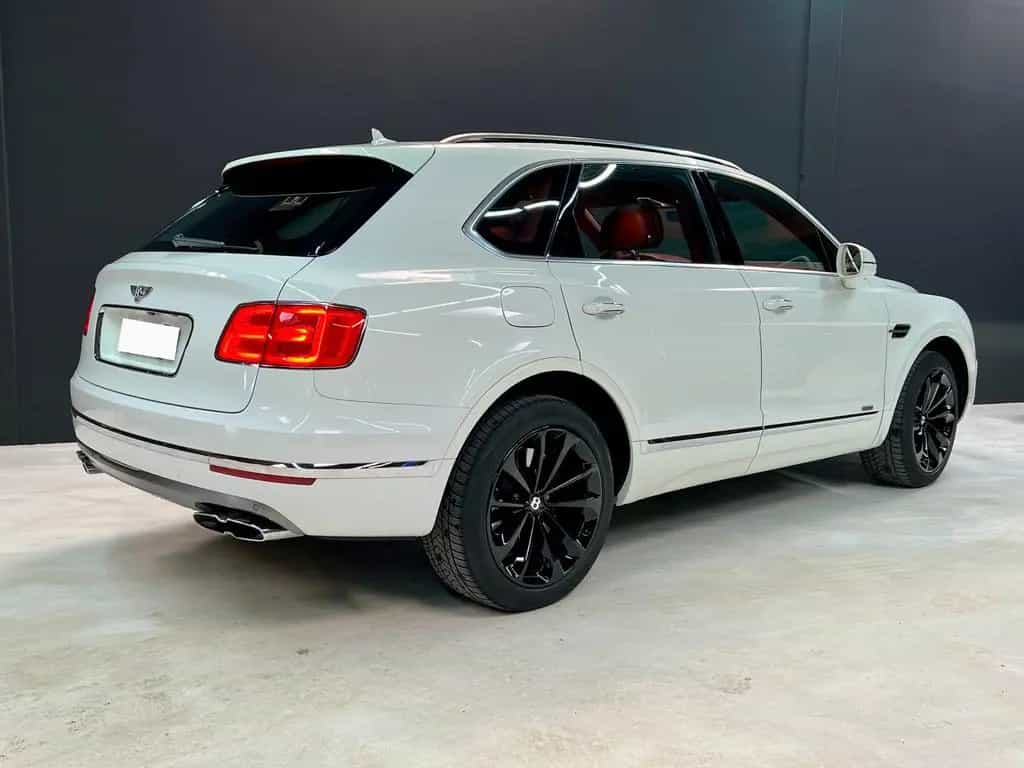 Bentley Bentayga 4.0 V8 Diesel 4WD Autom.*CarPlay*Massag 07/2017-photo-2