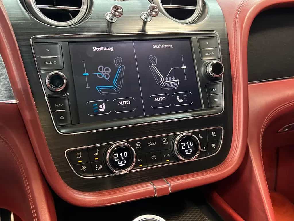 Bentley Bentayga 4.0 V8 Diesel 4WD Autom.*CarPlay*Massag 07/2017-photo-24