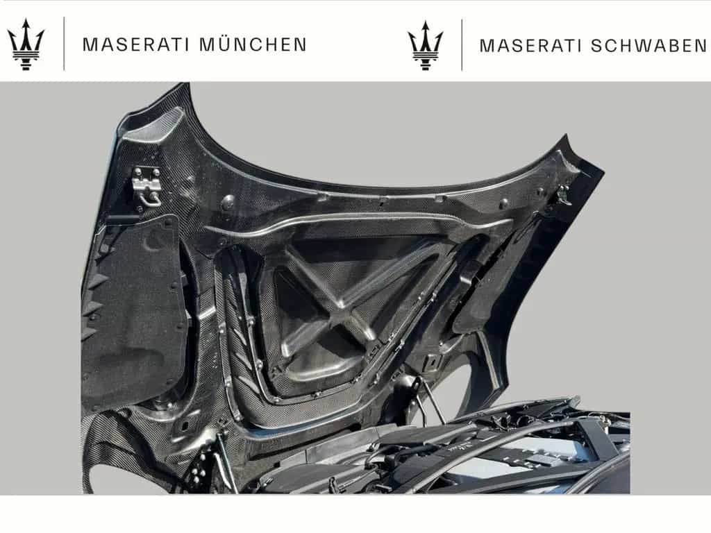 Aston Martin DBS ULTIMATE - Der ultimative Ausdruck von Kraft 08/2025-photo-11