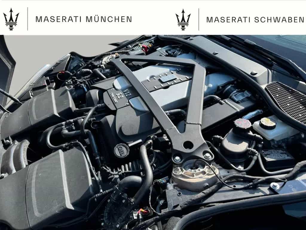 Aston Martin DBS ULTIMATE - Der ultimative Ausdruck von Kraft 08/2025-photo-12