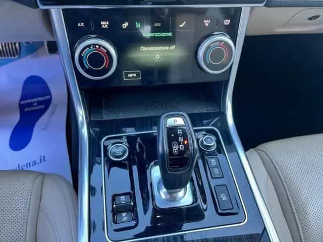 Jaguar XE XE 2.0 D 180 CV aut. Prestige 08/2019-photo-10