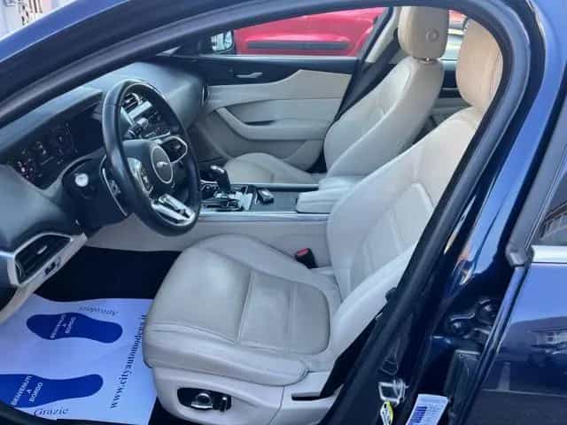 Jaguar XE XE 2.0 D 180 CV aut. Prestige 08/2019-photo-4