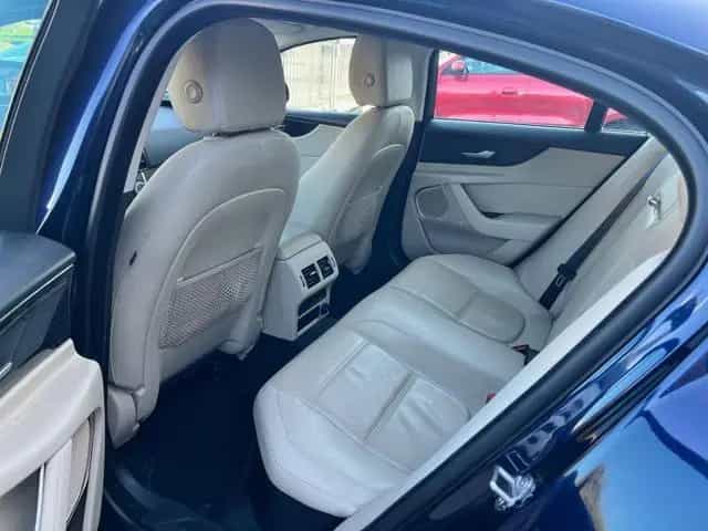 Jaguar XE XE 2.0 D 180 CV aut. Prestige 08/2019-photo-5