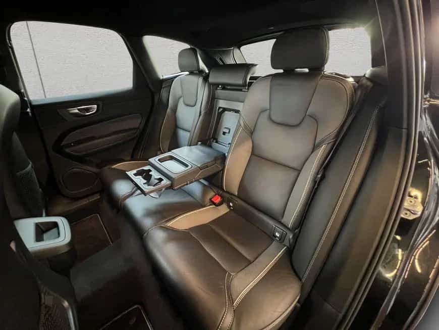 Volvo XC60 B5 AWD R-Design Aut 360° PilotAssist BLIS 1 02/2020-photo-16
