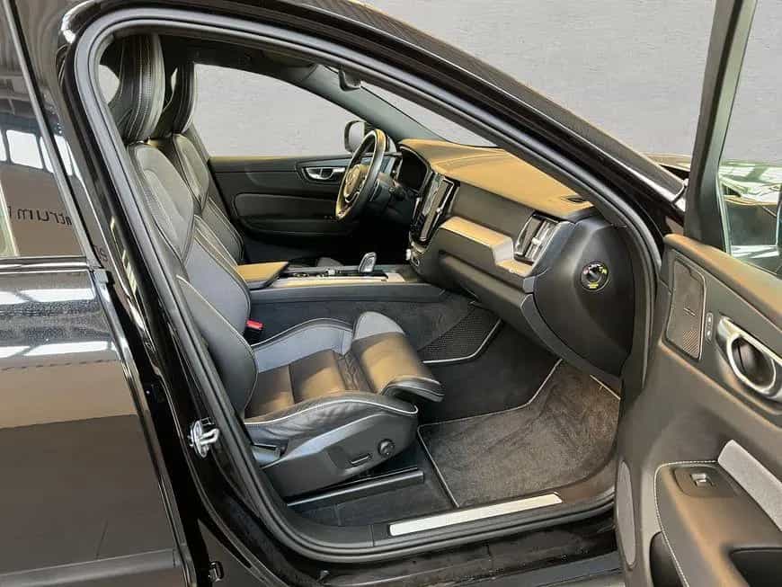 Volvo XC60 B5 AWD R-Design Aut 360° PilotAssist BLIS 1 02/2020-photo-17