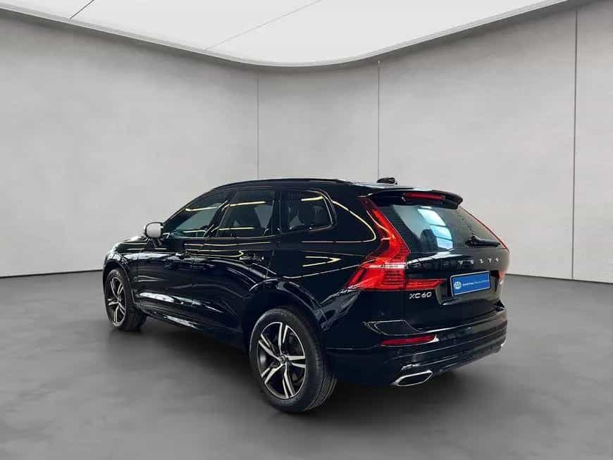 Volvo XC60 B5 AWD R-Design Aut 360° PilotAssist BLIS 1 02/2020-photo-2