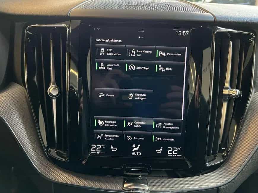 Volvo XC60 B5 AWD R-Design Aut 360° PilotAssist BLIS 1 02/2020-photo-22