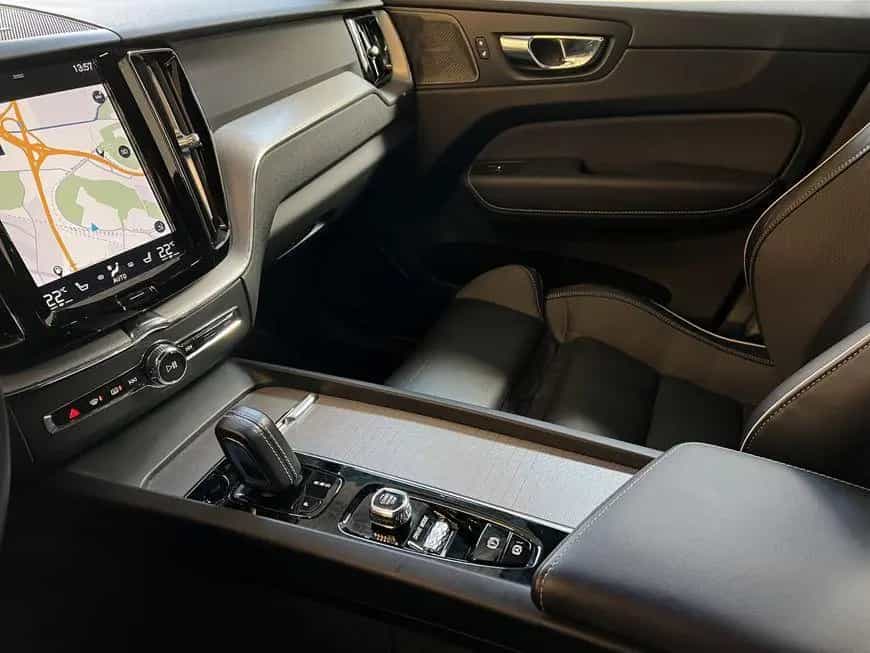 Volvo XC60 B5 AWD R-Design Aut 360° PilotAssist BLIS 1 02/2020-photo-23