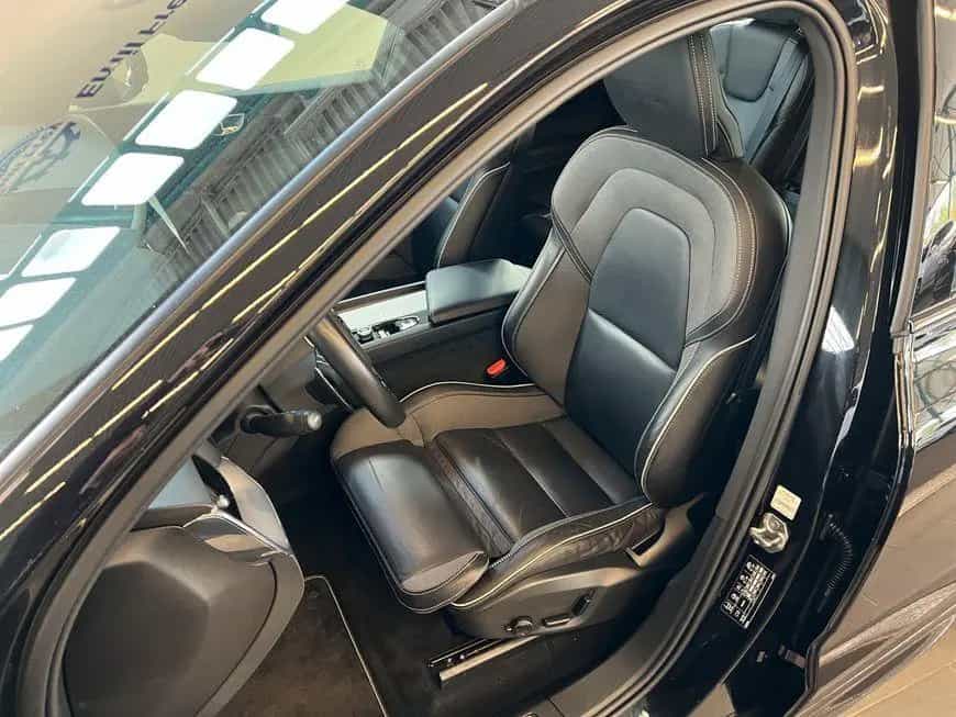 Volvo XC60 B5 AWD R-Design Aut 360° PilotAssist BLIS 1 02/2020-photo-24
