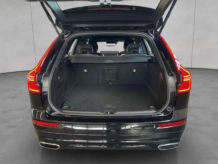 Volvo XC60 B5 AWD R-Design Aut 360° PilotAssist BLIS 1 02/2020-photo-3