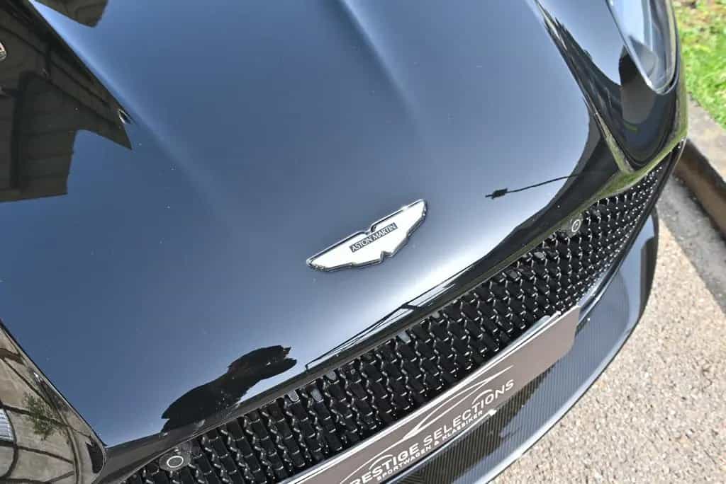 Aston Martin DBS /Carbonpaket Innen&Außen/SH&SL/1a/1.HD 04/2019-photo-1