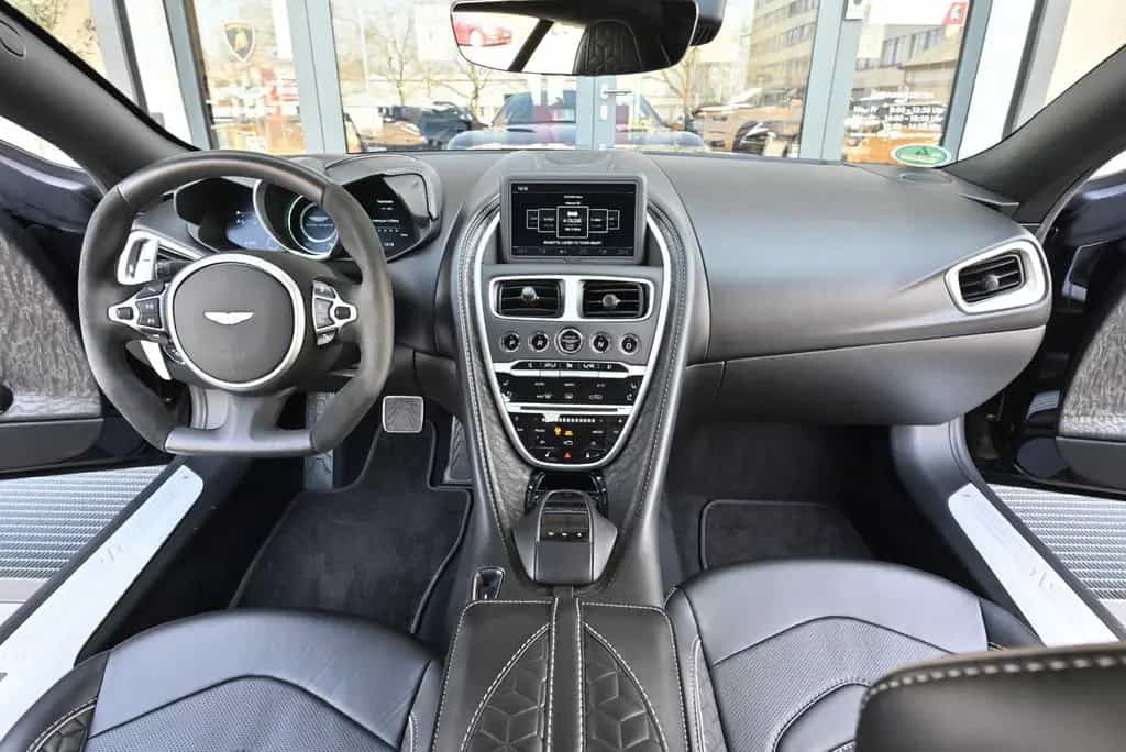 Aston Martin DBS /Carbonpaket Innen&Außen/SH&SL/1a/1.HD 04/2019-photo-16