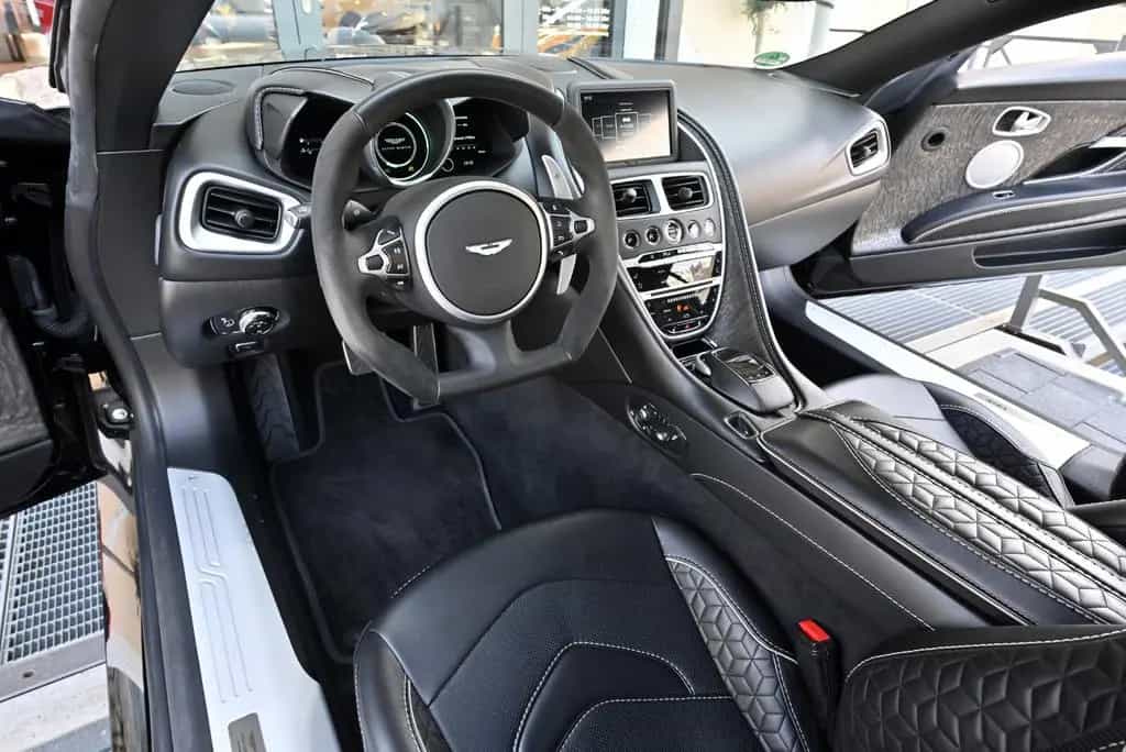 Aston Martin DBS /Carbonpaket Innen&Außen/SH&SL/1a/1.HD 04/2019-photo-2