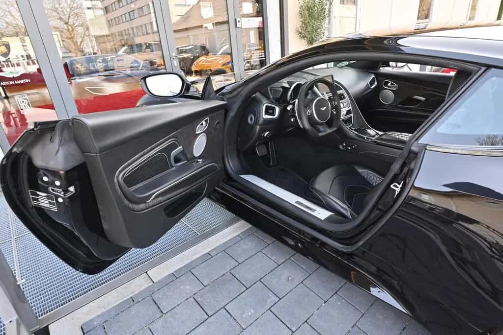 Aston Martin DBS /Carbonpaket Innen&Außen/SH&SL/1a/1.HD 04/2019-photo-21