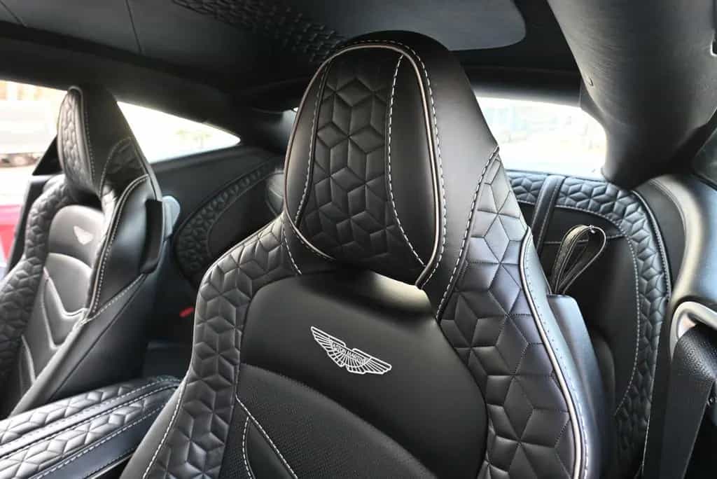 Aston Martin DBS /Carbonpaket Innen&Außen/SH&SL/1a/1.HD 04/2019-photo-23