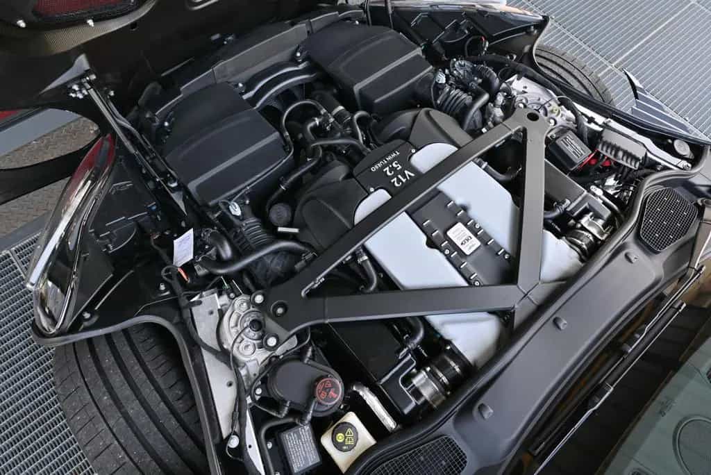 Aston Martin DBS /Carbonpaket Innen&Außen/SH&SL/1a/1.HD 04/2019-photo-26