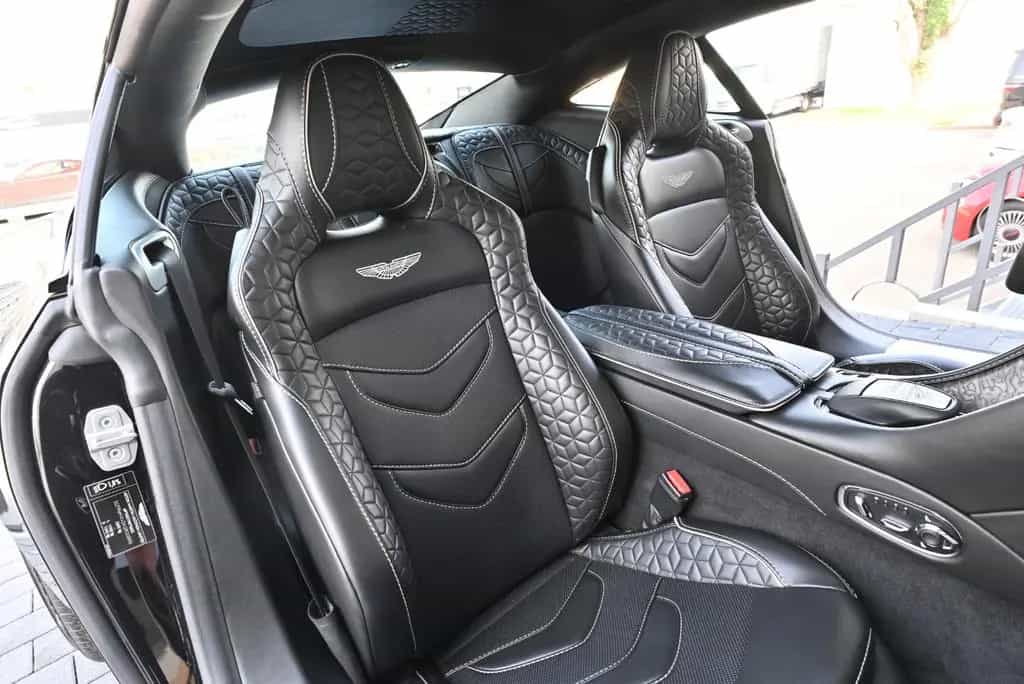 Aston Martin DBS /Carbonpaket Innen&Außen/SH&SL/1a/1.HD 04/2019-photo-27