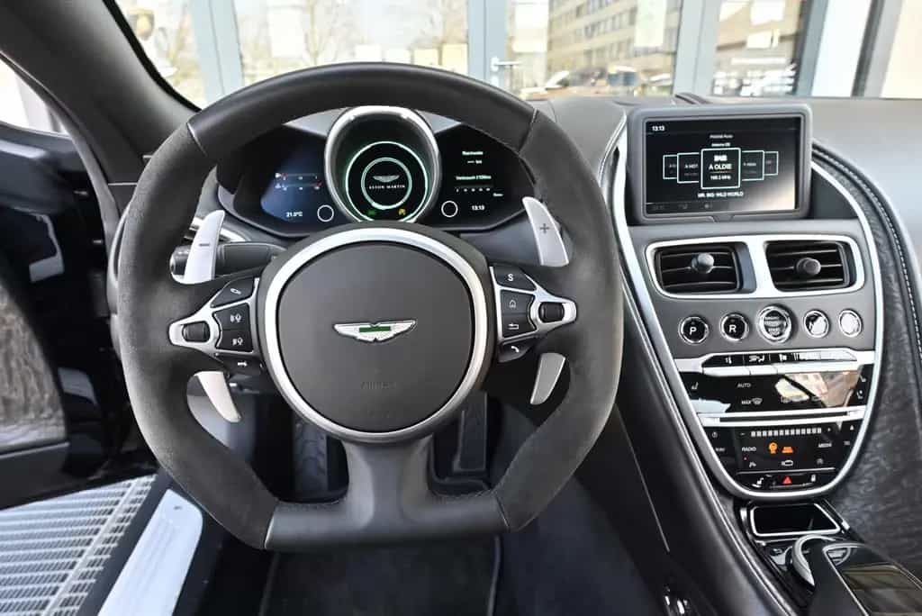 Aston Martin DBS /Carbonpaket Innen&Außen/SH&SL/1a/1.HD 04/2019-photo-6