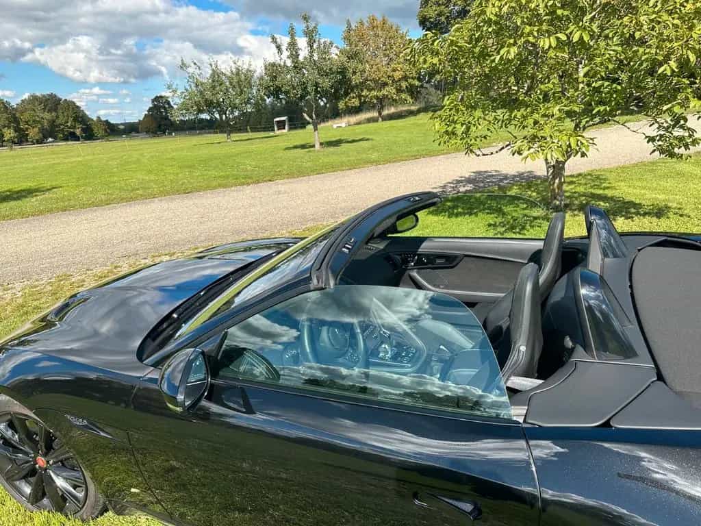 Jaguar F-Type P575 AWD 75R -Cabrio 575PS wie Neu 04/2022-photo-3