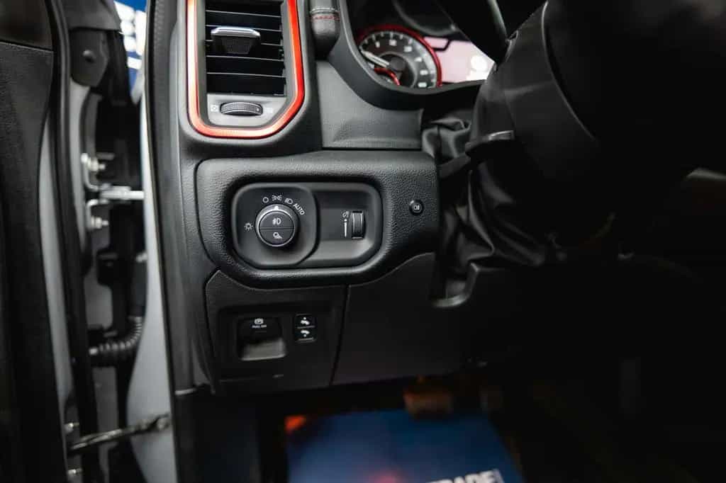 Dodge RAM 5.7 V8 HEMI 4x4 REBEL OFFROAD AXLE LOCK 19% 10/2022-photo-32