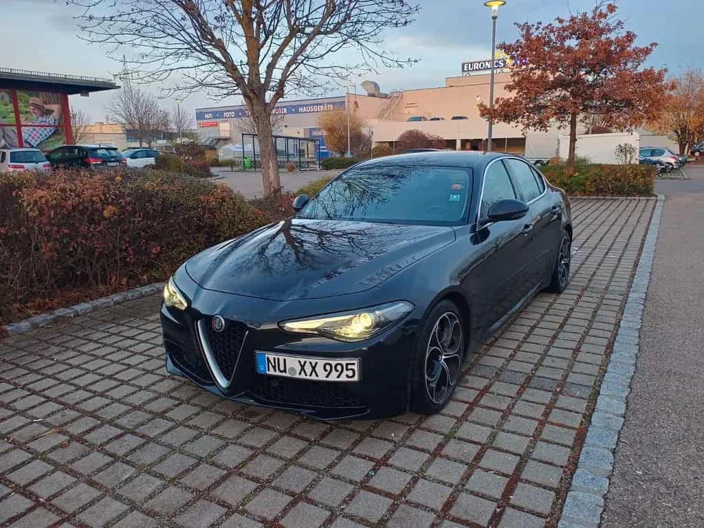 Alfa Romeo Giulia 2.2 Diesel 16V 132 kW 8fach Bereifung 11/2016-photo-0