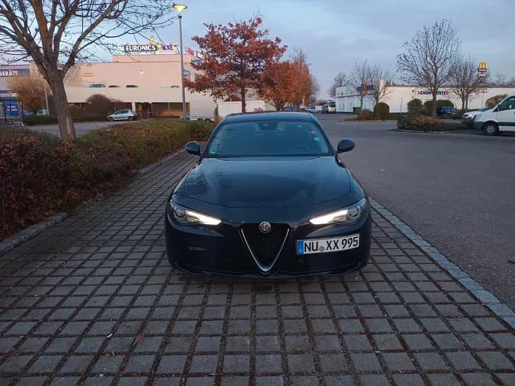 Alfa Romeo Giulia 2.2 Diesel 16V 132 kW 8fach Bereifung 11/2016-photo-2