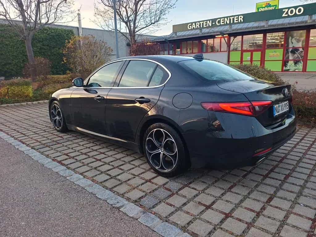 Alfa Romeo Giulia 2.2 Diesel 16V 132 kW 8fach Bereifung 11/2016-photo-4