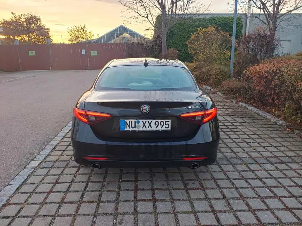 Alfa Romeo Giulia 2.2 Diesel 16V 132 kW 8fach Bereifung 11/2016-photo-5